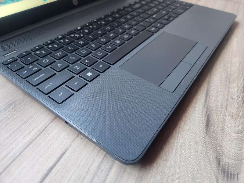 Hp Notebook 255 G8 AMD Ryzen 5 + Free Laptop Bag