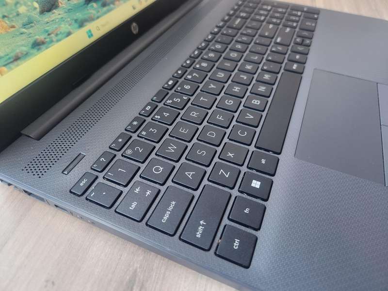 Hp Notebook 255 G8 AMD Ryzen 5 + Free Laptop Bag
