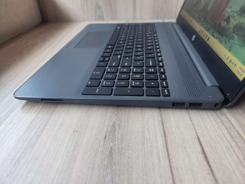 Hp Notebook 255 G8 AMD Ryzen 5 + Free Laptop Bag
