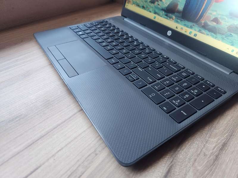 Hp Notebook 255 G8 AMD Ryzen 5 + Free Laptop Bag