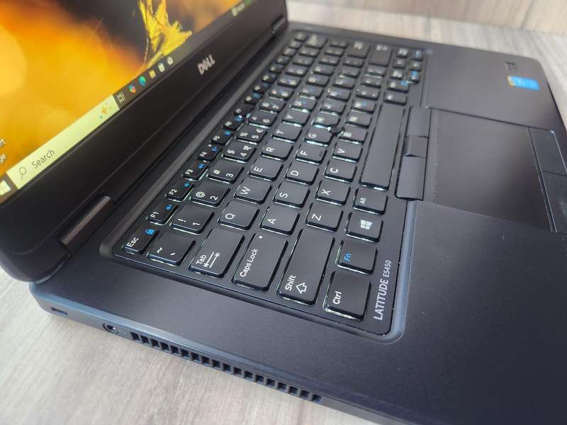 Dell latitude E5450 Intel Core i5 + Free Laptop Bag