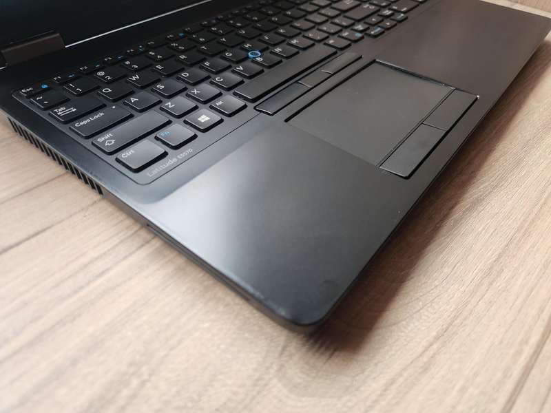 Dell Latitude E5570 Intel Core i7 + Free Laptop Bag