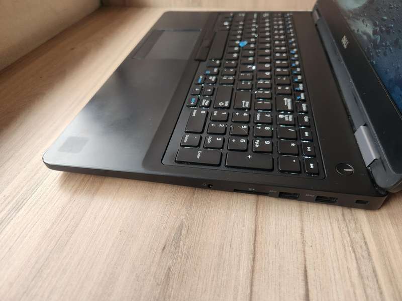 Dell Latitude E5570 Intel Core i7 + Free Laptop Bag