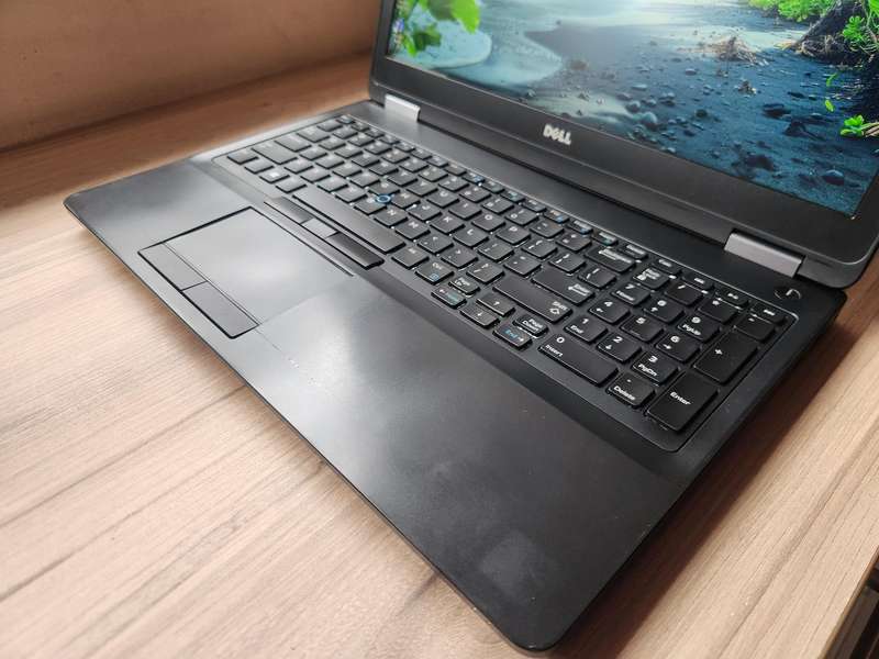 Dell Latitude E5570 Intel Core i7 + Free Laptop Bag