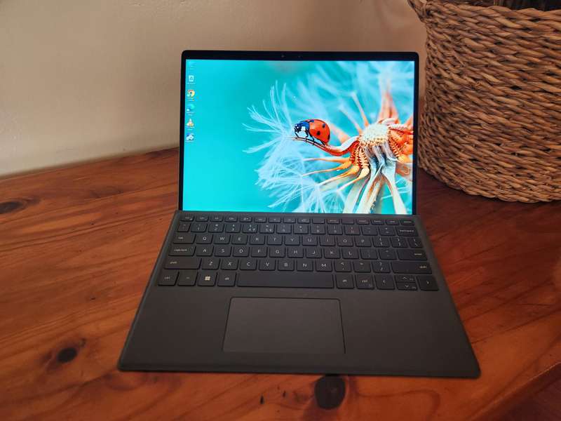 Dell Latitude 7320 Detachable Intel Core I5 + Free Laptop Bag