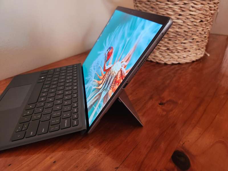 Dell Latitude 7320 Detachable Intel Core I5 + Free Laptop Bag