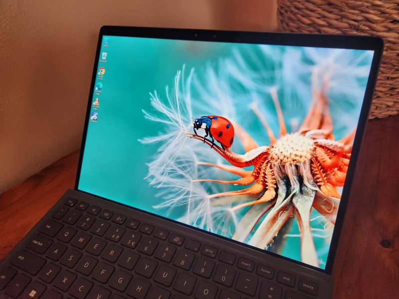 Dell Latitude 7320 Detachable Intel Core I5 + Free Laptop Bag