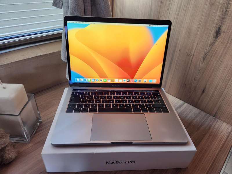 2017 13-inch MacBook Pro, Touch Bar with four Thunderbolt 3 ports
