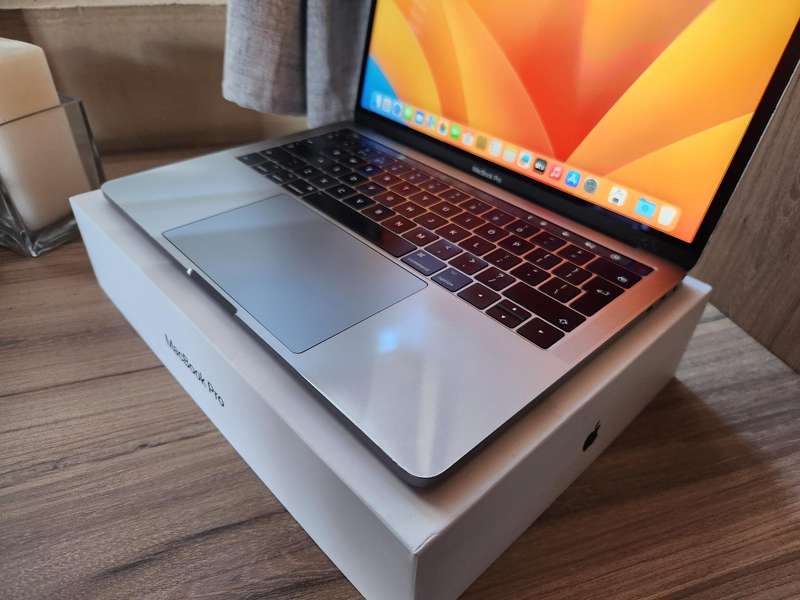 2017 13-inch MacBook Pro, Touch Bar with four Thunderbolt 3 ports