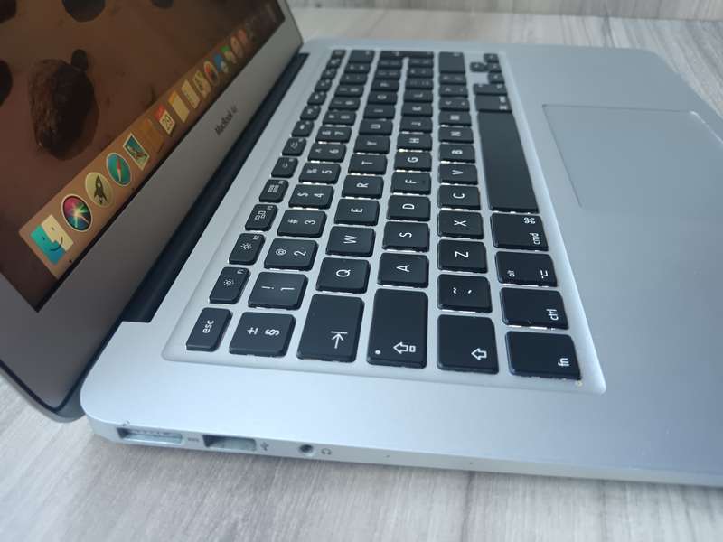 Macbook Air (13inch, 2013 ) + Free Laptop Bag