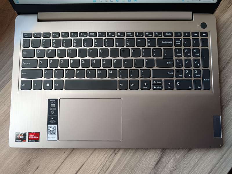 Lenovo Ideapad 3 AMD Ryzen 7 5700u + Free Laptop Bag