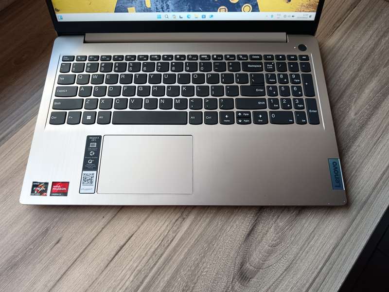 Lenovo Ideapad 3 AMD Ryzen 7 5700u + Free Laptop Bag