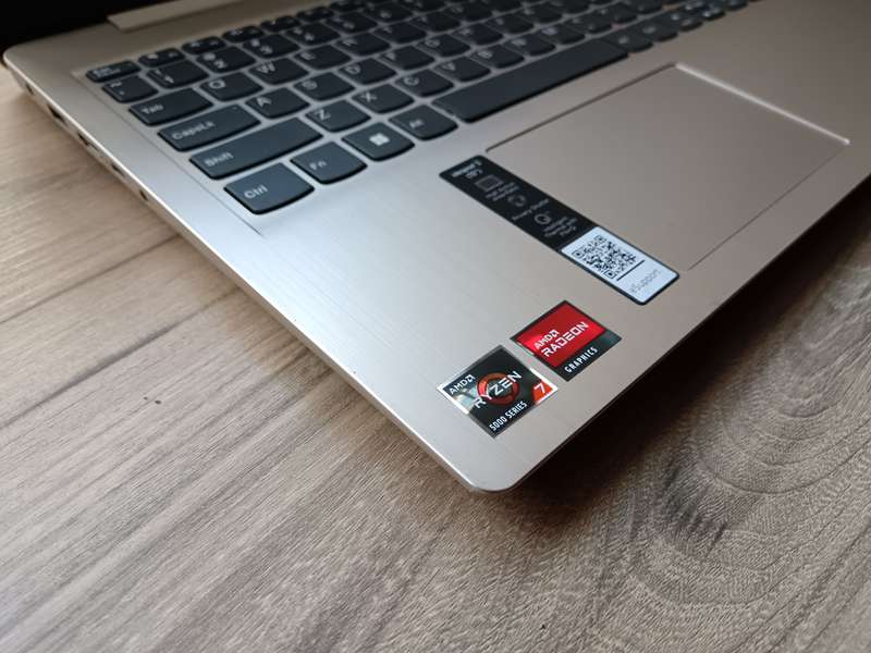 Lenovo Ideapad 3 AMD Ryzen 7 5700u + Free Laptop Bag