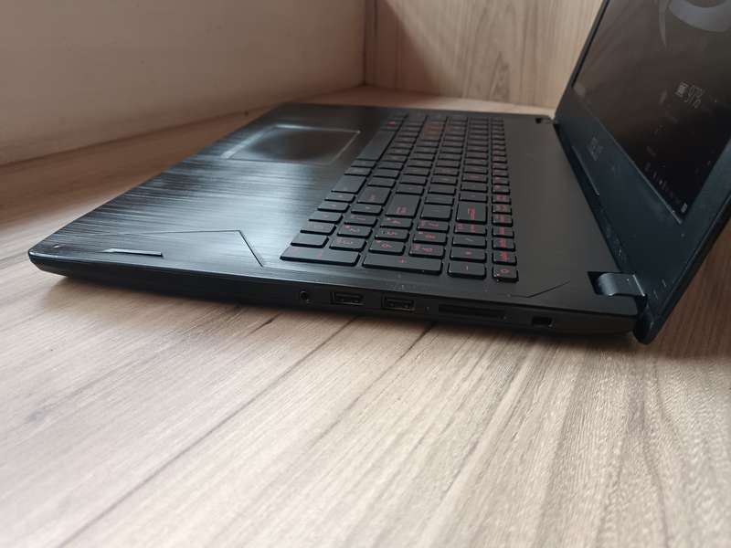 ASUS FX502VM Intel Core i7-7700HQ + Free Laptop Bag