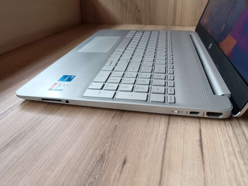 Hp laptop 15s-fq4xxx Intel Core i5 11th Gen + Free Laptop Bag