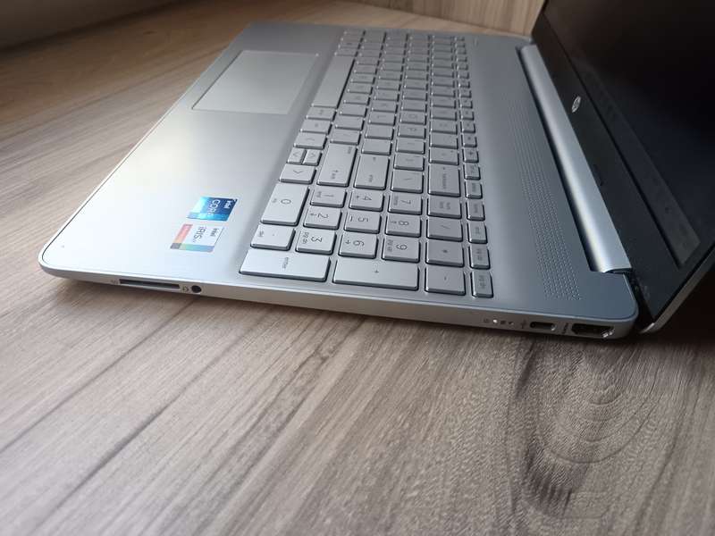 Hp laptop 15s-fq4xxx Intel Core i7 11th Gen + Free Laptop Bag