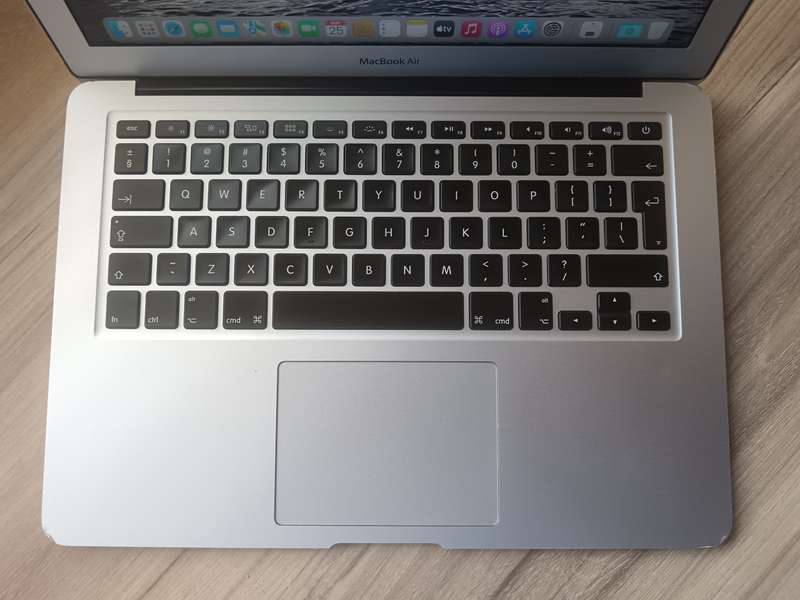 MacBook Air 13-inch Early 2015 + Free Laptop Bag