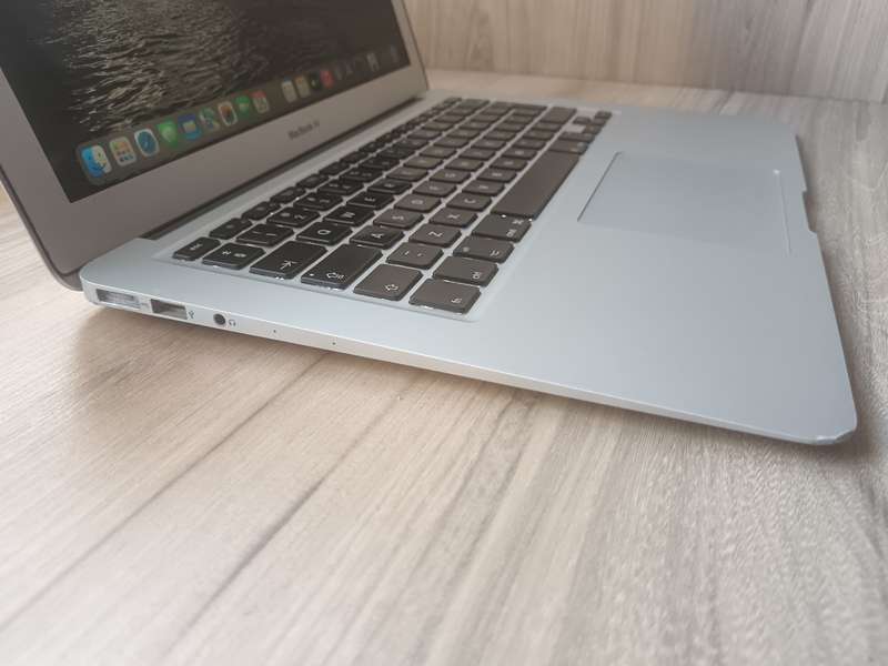 MacBook Air 13-inch Early 2015 + Free Laptop Bag
