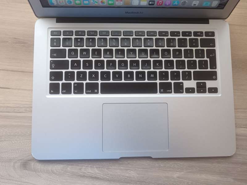 MacBook Air 13-inch Early 2015 + Free Laptop Bag
