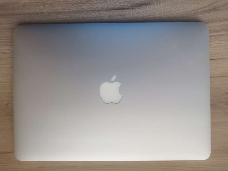 MacBook Air 13-inch Early 2015 + Free Laptop Bag