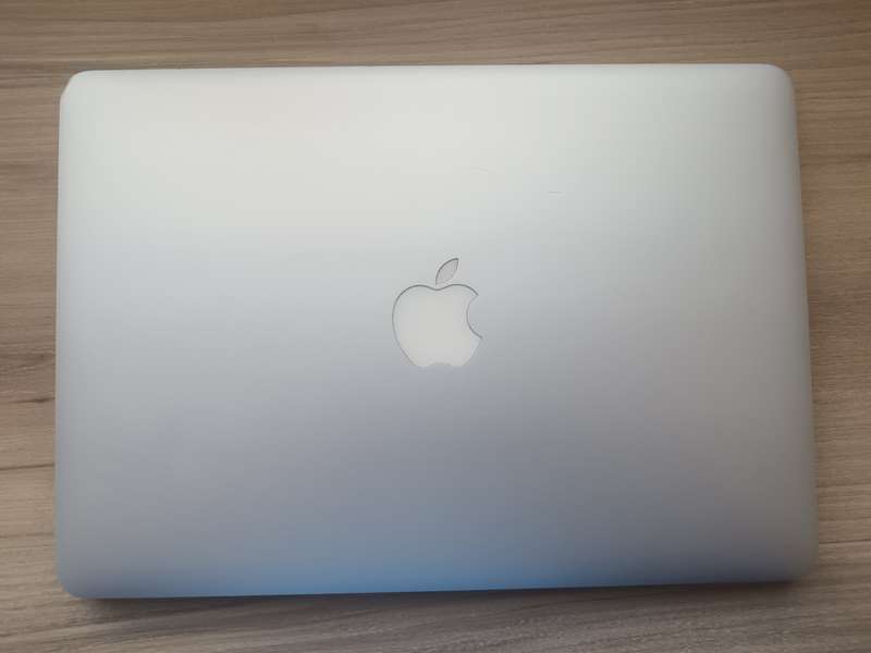 MacBook Air 13-inch Early 2015 + Free Laptop Bag