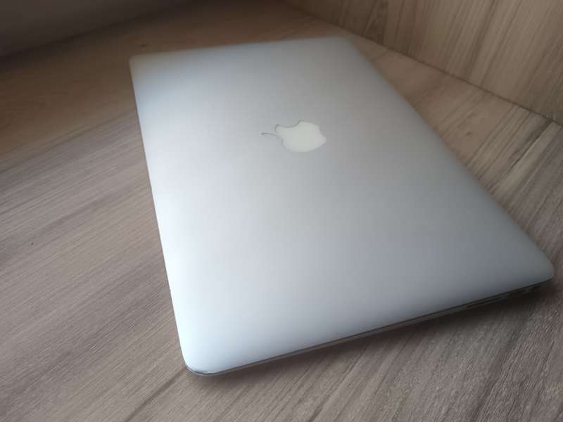 MacBook Air 13-inch Early 2015 + Free Laptop Bag