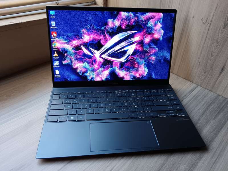 ASUS UM425UA Zenbook 14 AMD Ryzen 7 5700U + Free Laptop Bag