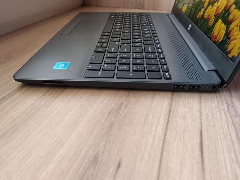 HP 250 G9 15.6` Celeron N4500 8GB RAM 256GB SSD Win 11
