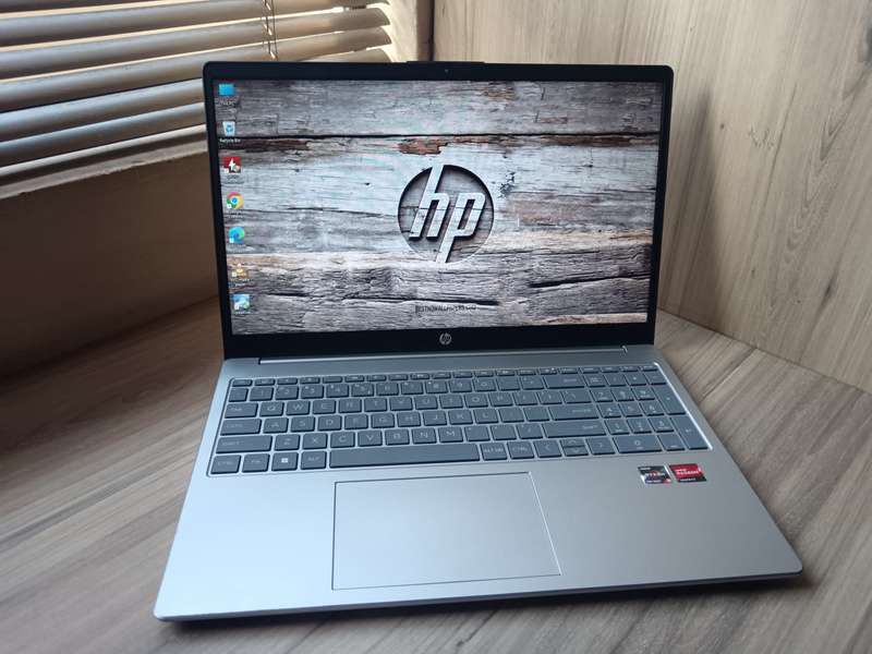 HP 15-fc0008ni AMD Ryzen 3 7320U + Free Laptop Bag