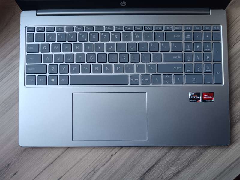 HP 15-fc0008ni AMD Ryzen 3 7320U + Free Laptop Bag
