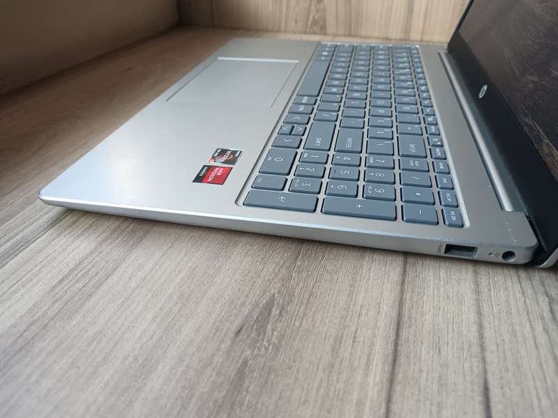 HP 15-fc0008ni AMD Ryzen 3 7320U + Free Laptop Bag
