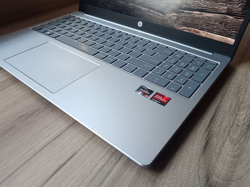 HP 15-fc0008ni AMD Ryzen 3 7320U + Free Laptop Bag