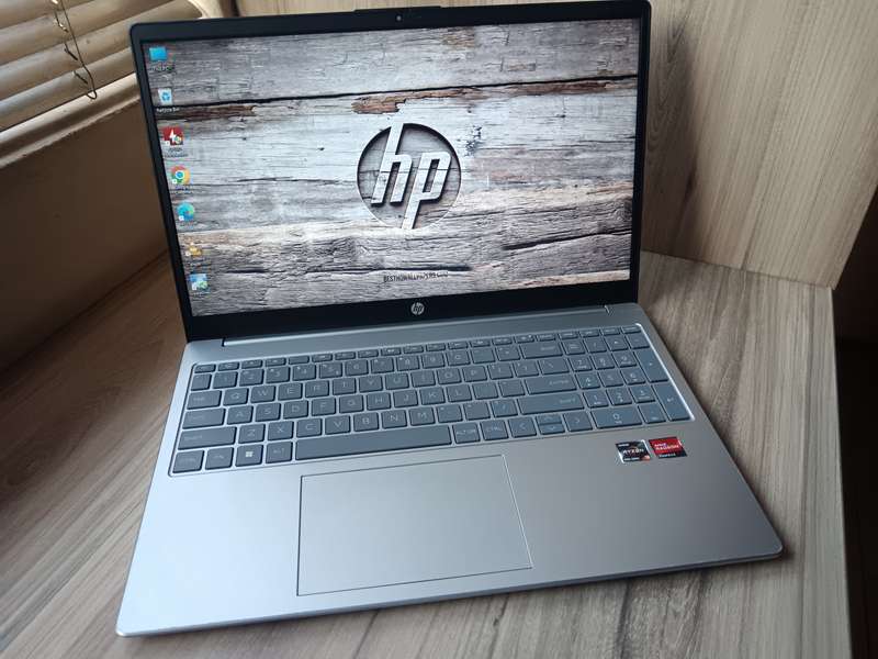 HP 15-fc0008ni AMD Ryzen 3 7320U + Free Laptop Bag