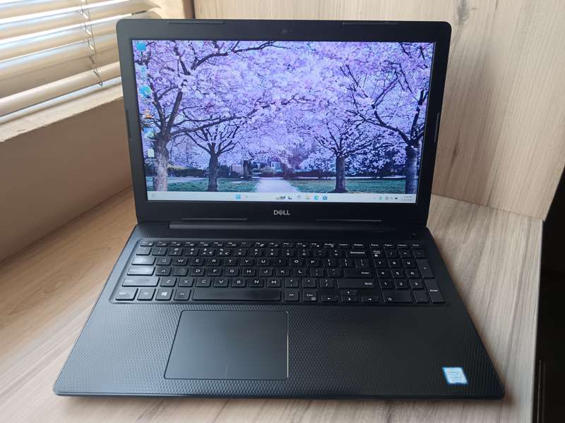 Dell Inspiron 15 3580 Intel Core i7 + Free Laptop Bag