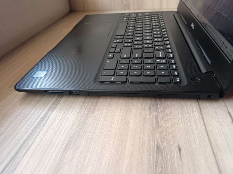 Dell Inspiron 15 3580 Intel Core i7 + Free Laptop Bag
