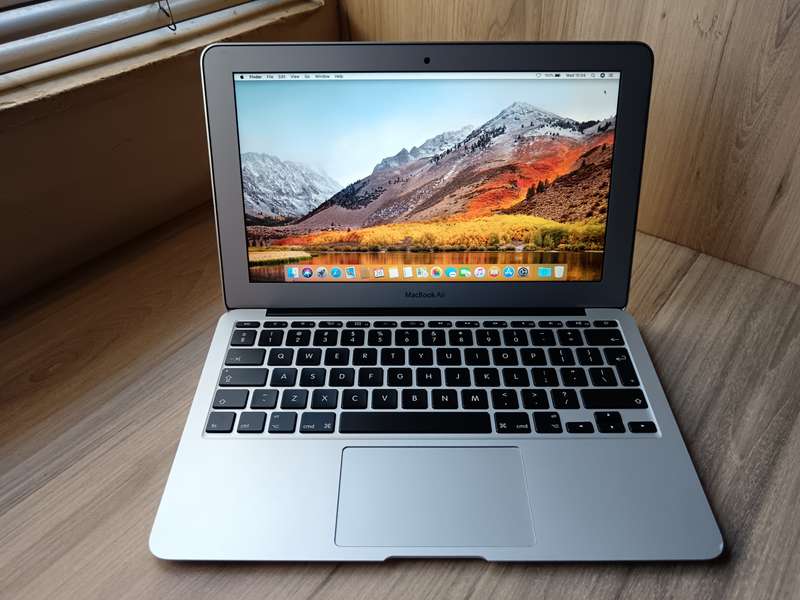 MacBook Air (11-inch, 2015) + Free Laptop Bag
