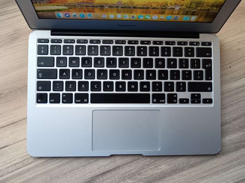 MacBook Air (11-inch, 2015) + Free Laptop Bag