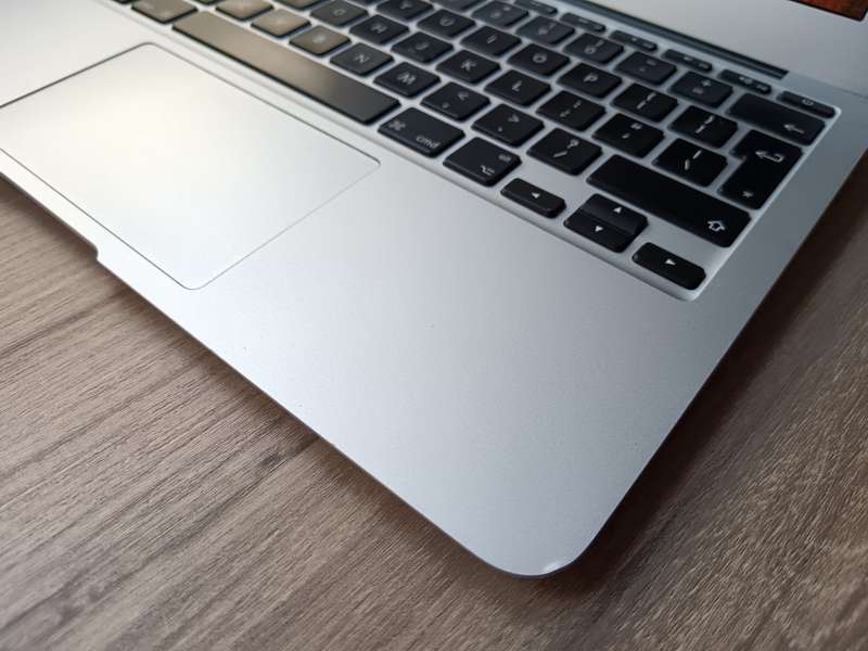 MacBook Air (11-inch, 2015) + Free Laptop Bag