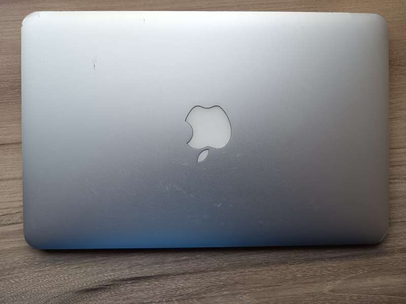 MacBook Air (11-inch, 2015) + Free Laptop Bag