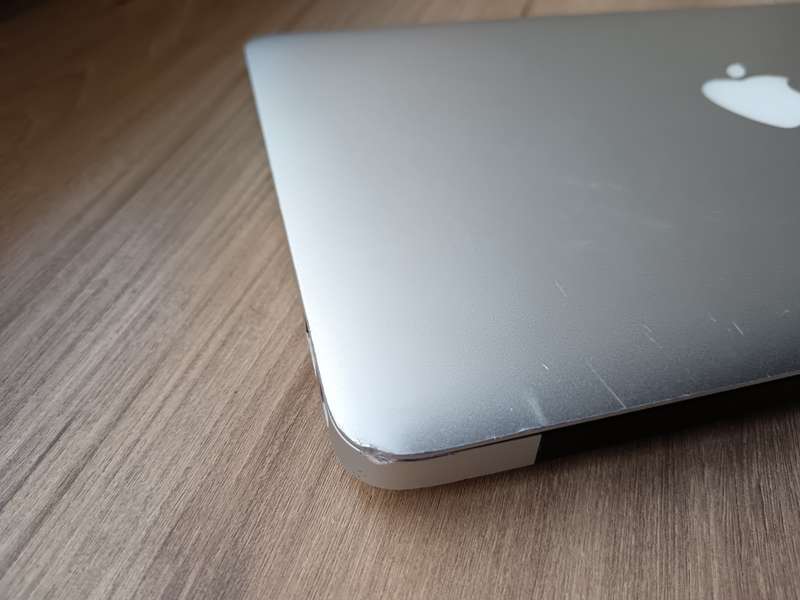 MacBook Air (11-inch, 2015) + Free Laptop Bag