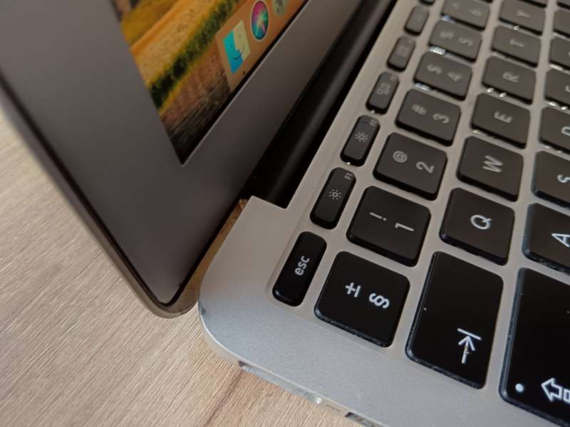 MacBook Air (11-inch, 2015) + Free Laptop Bag