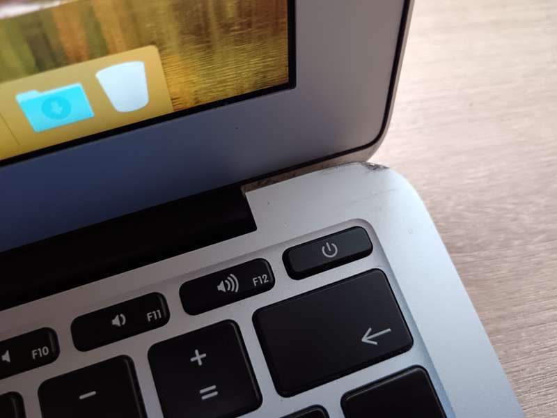MacBook Air (11-inch, 2015) + Free Laptop Bag