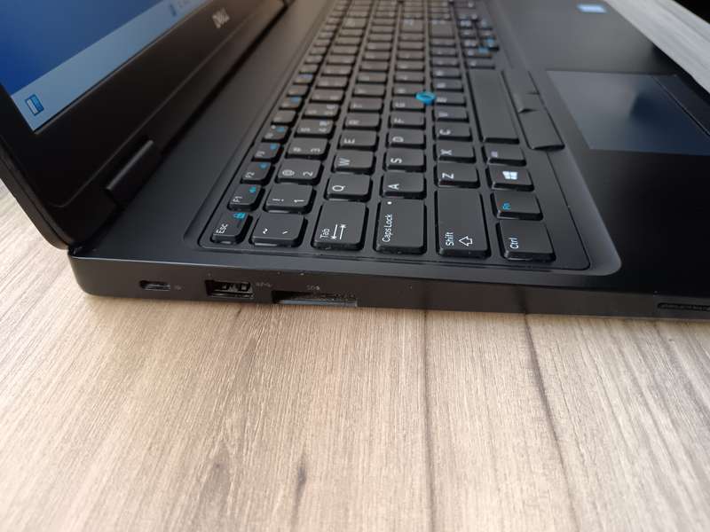 Dell Latitude 5591 Intel Core i7-8850H + Free Laptop Bag