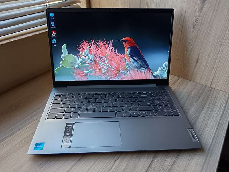 Lenovo IdeaPad Slim 3i Intel Core i5-12th Gen + Free Laptop Bag