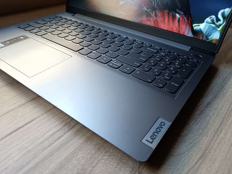 Lenovo IdeaPad Slim 3i Intel Core i5-12th Gen + Free Laptop Bag
