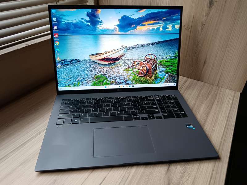 LG Gram Evo 12th Gen Intel® Core i7 + Free Laptop BackPack