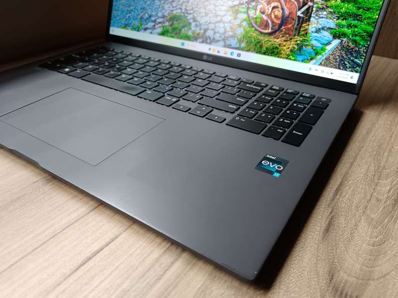 LG Gram Evo 12th Gen Intel® Core i7 + Free Laptop BackPack