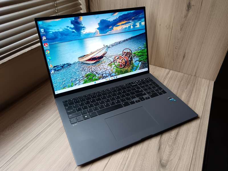 LG Gram Evo 12th Gen Intel® Core i7 + Free Laptop BackPack