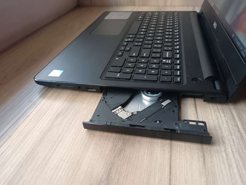 Dell Inspiron 3567 Intel Core i5 + Free Laptop Bag