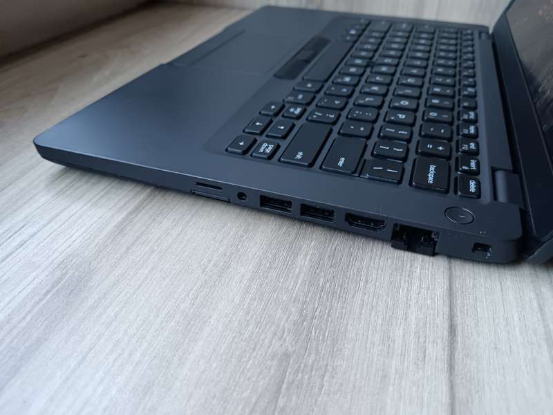Dell Latitude 5400 Intel Core i7 + Free Laptop Bag